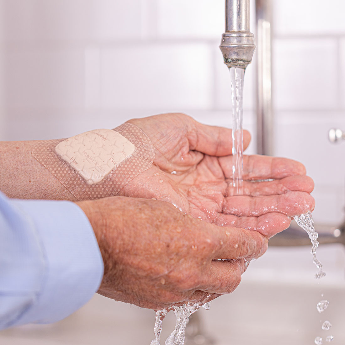 Curativo de Espuma 5 Camadas Mepilex  Border Flex 10x10 Unidade - Imagem 4